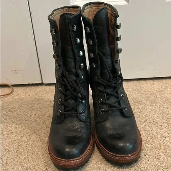 FRYE AND CO. Black Lace Up Boots with Chunky Heel - Picture 3 of 7